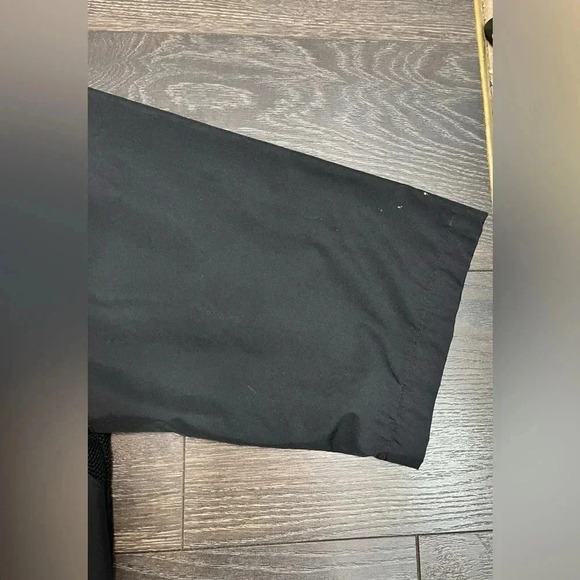 Izod Windbreaker Jacket Mens Short Sleeve 1/4 Zip Black Pullover - Picture 4 of 4